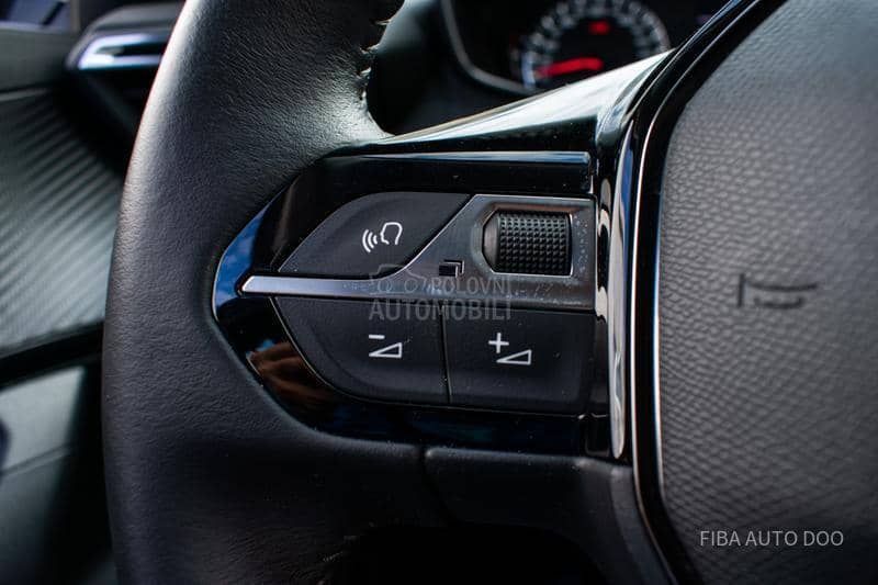 Peugeot 2008 1.2 ALU Led NOV