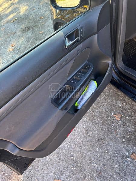 Volkswagen Golf 5 1.4tsi