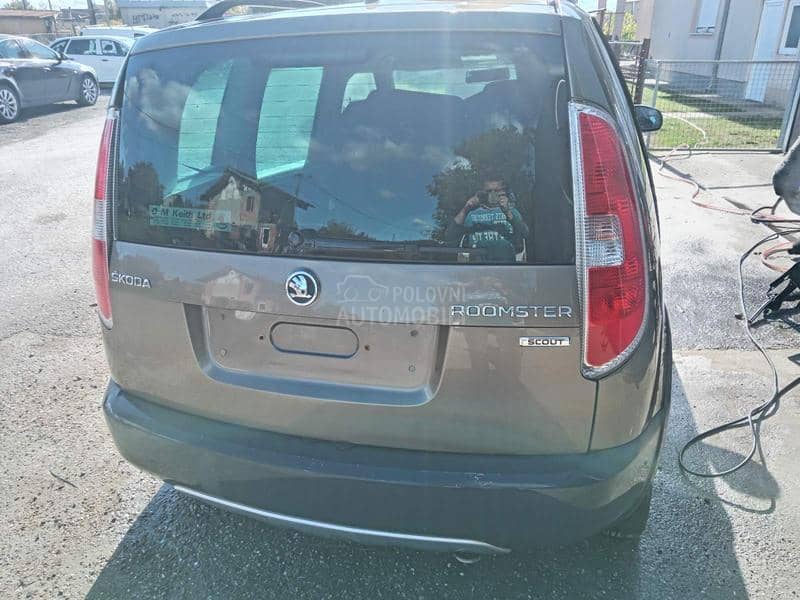 Škoda Roomster 2013. god. -  kompletan auto u delovima