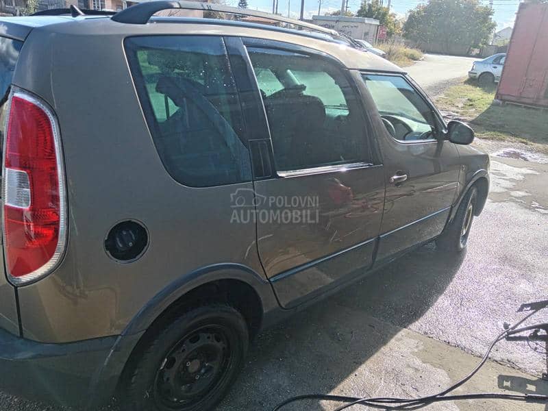 Škoda Roomster 2013. god. -  kompletan auto u delovima