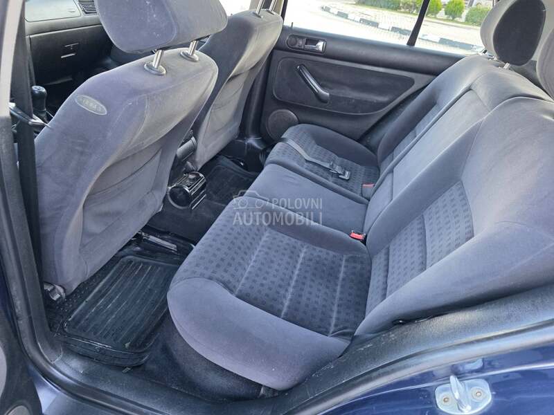 Volkswagen Golf 4 1.6 TNG  REG DUGO