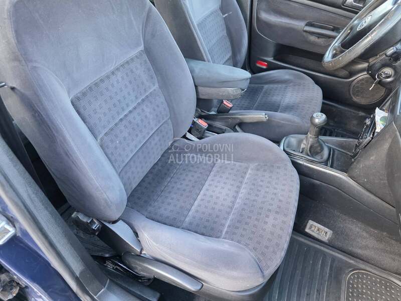 Volkswagen Golf 4 1.6 TNG  REG DUGO