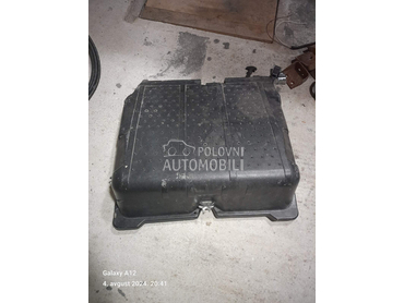 Poklopac akumulatora mercedes