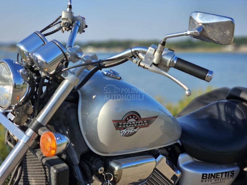 Honda vf750c