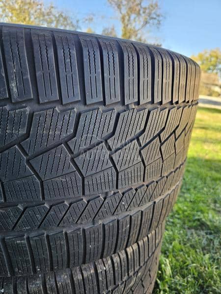 Continental 315/35 R22 Zimska