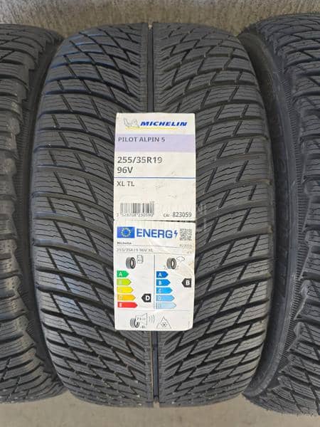 Pirelli 255/35 R19 Zimska
