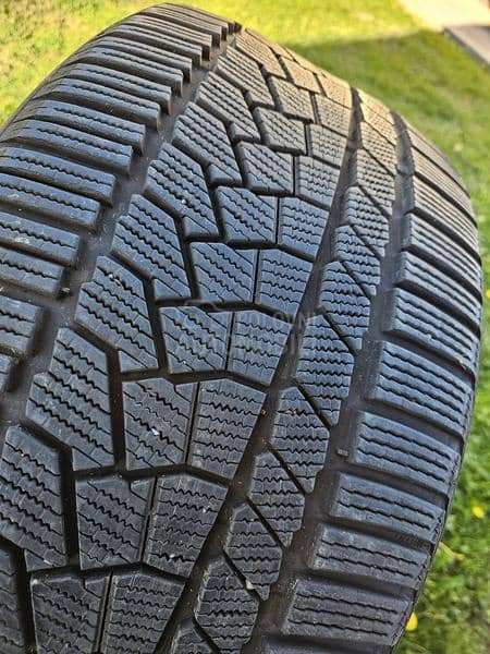 Continental 275/40 R22 Zimska