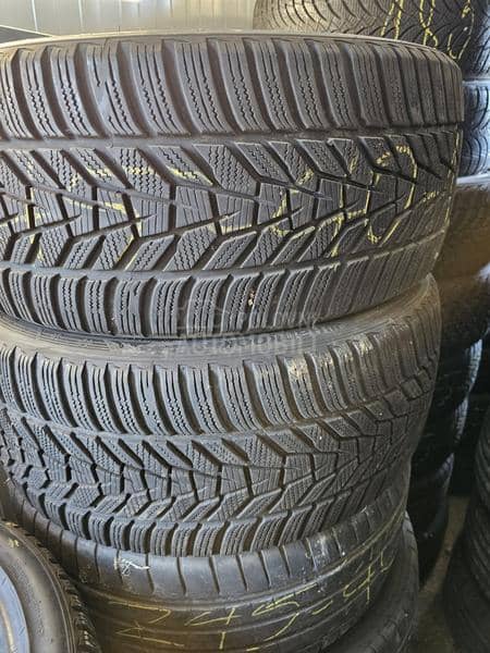 Hankook 245/40 R19 Zimska