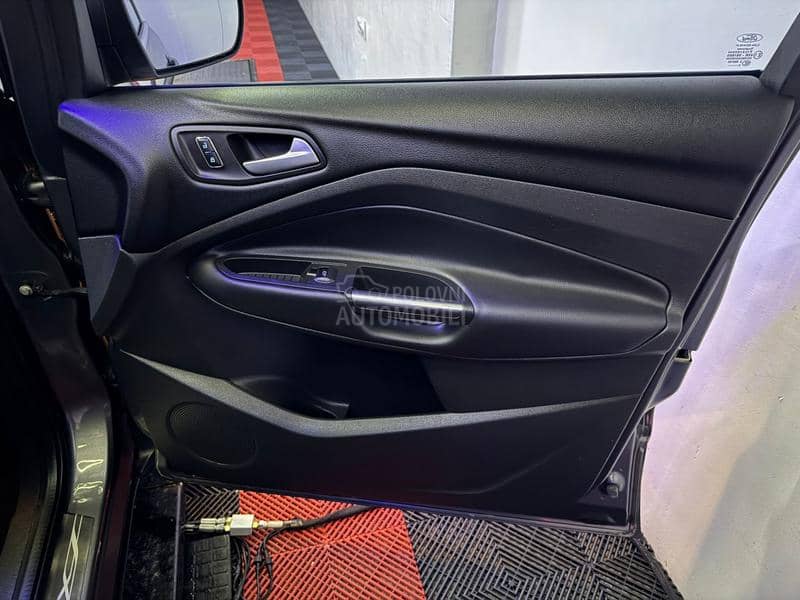 Ford Kuga N O V A Ford Kuga N O V A