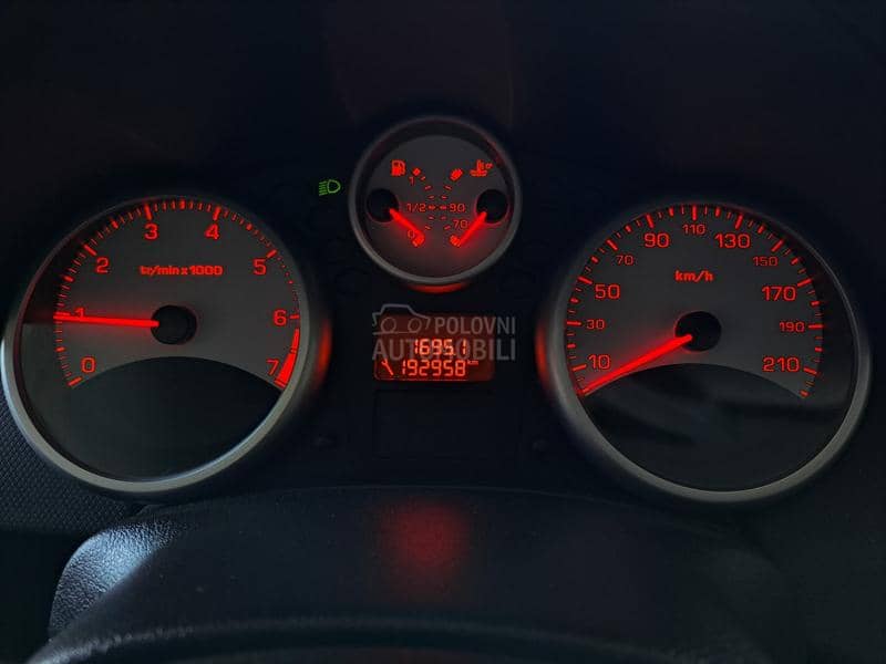 Peugeot 207 1.4 P-O-G-L-E-D-A-J