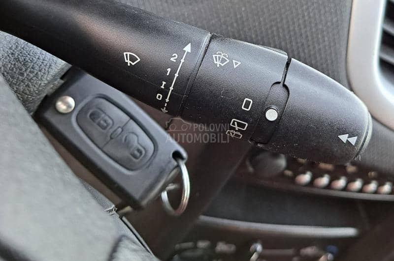 Peugeot 207 1.4 P-O-G-L-E-D-A-J