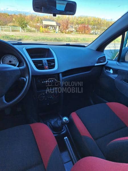 Peugeot 207 1.4 P-O-G-L-E-D-A-J