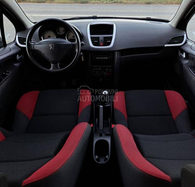 Peugeot 207 1.4 P-O-G-L-E-D-A-J