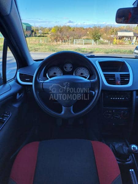 Peugeot 207 1.4 P-O-G-L-E-D-A-J