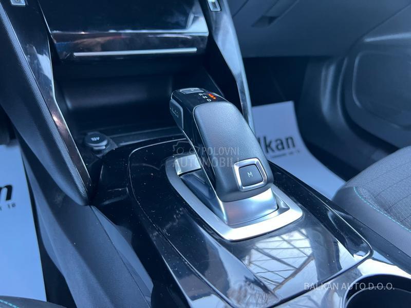 Peugeot 2008 1.5HDI/ALLURE/AUT