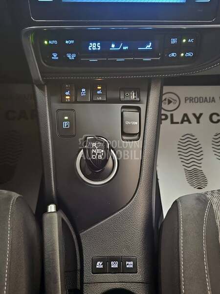 Toyota Auris HYBRID/T0P