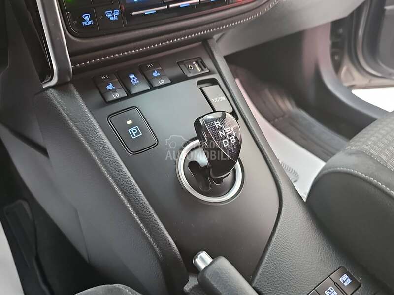 Toyota Auris HYBRID/T0P
