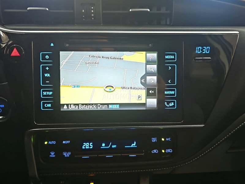 Toyota Auris HYBRID/T0P