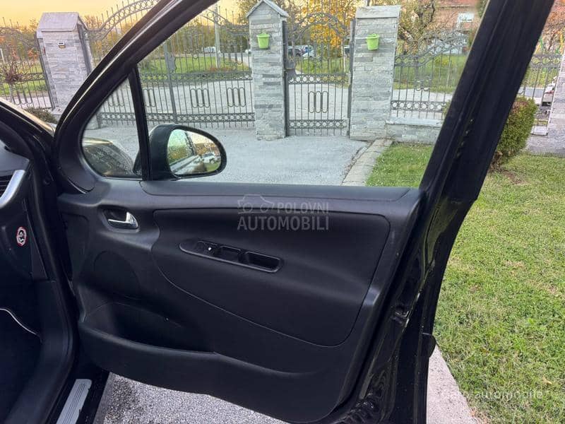 Peugeot 207 1.6 SVAJCARSA NOV