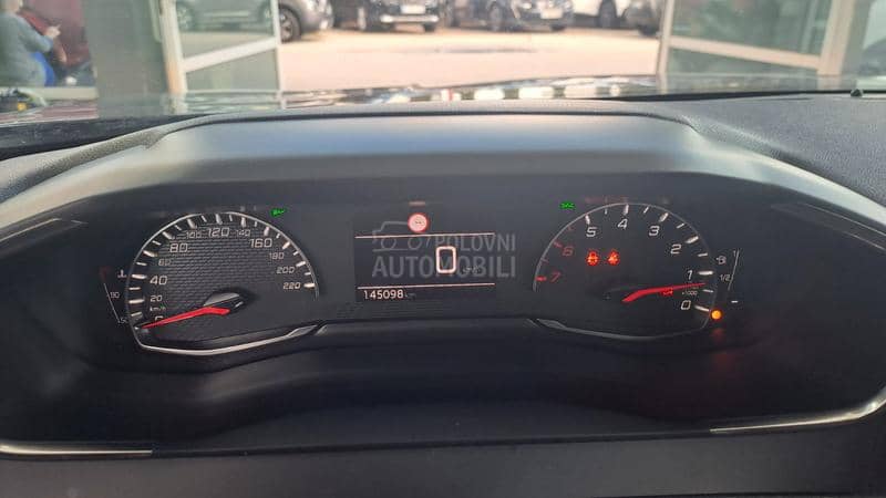 Peugeot 2008 1.5 BLU NAV ALU LED