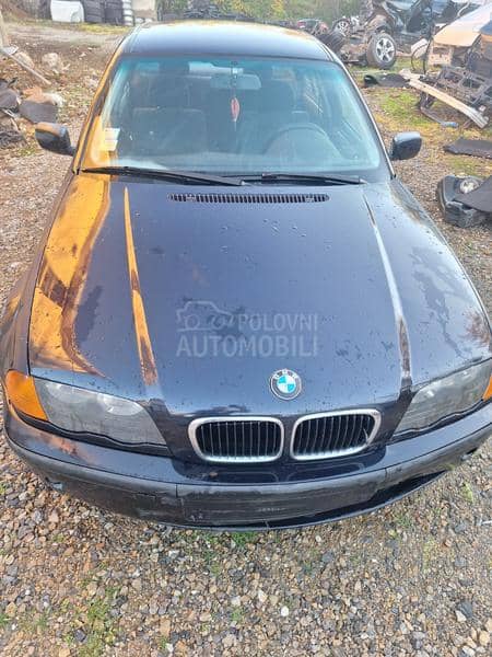 Delovi kompletan auto u delov