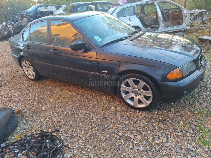 Delovi kompletan auto u delov