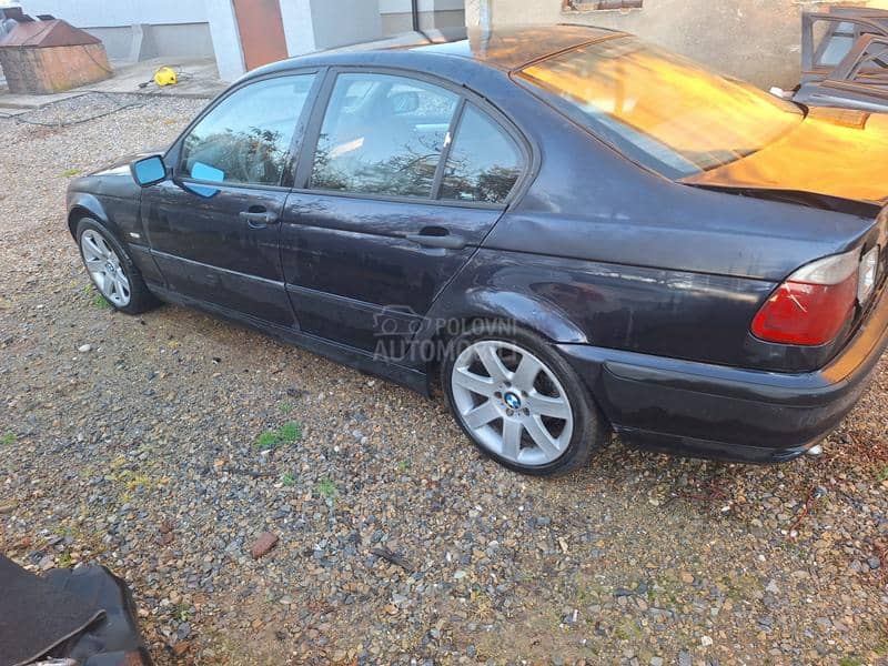 Delovi kompletan auto u delov