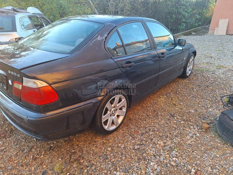 Delovi kompletan auto u delov