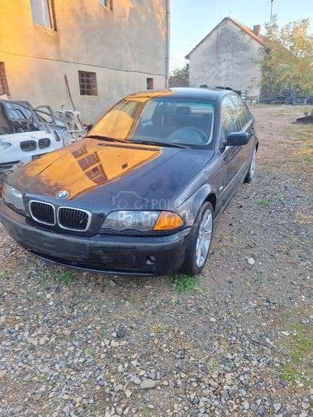 Delovi kompletan auto u delov