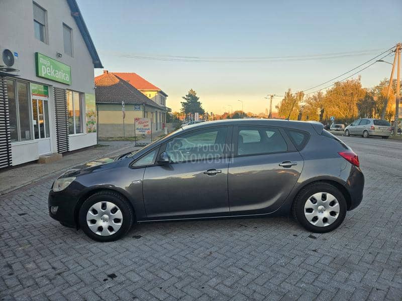 Opel Astra J 1.4 REG GOD DANA