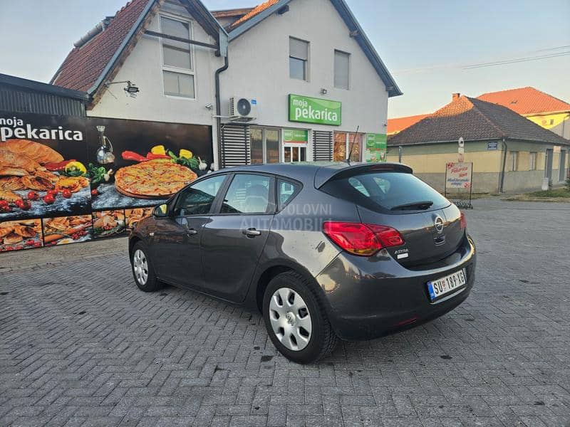 Opel Astra J 1.4 REG GOD DANA