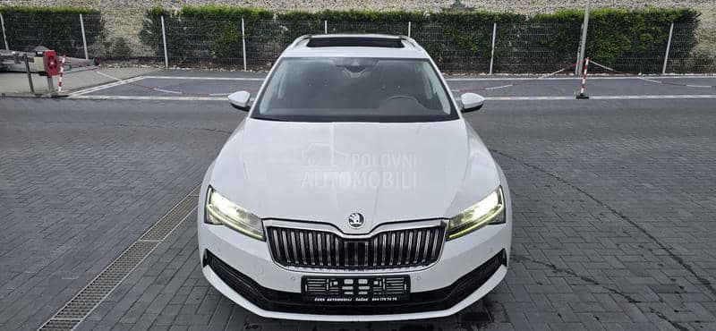 Škoda Superb AUT/PAN/car vertical