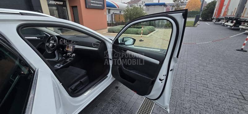 Škoda Superb AUT/PAN/car vertical