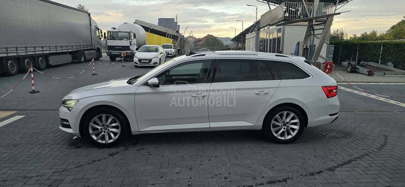 Škoda Superb AUT/PAN/car vertical