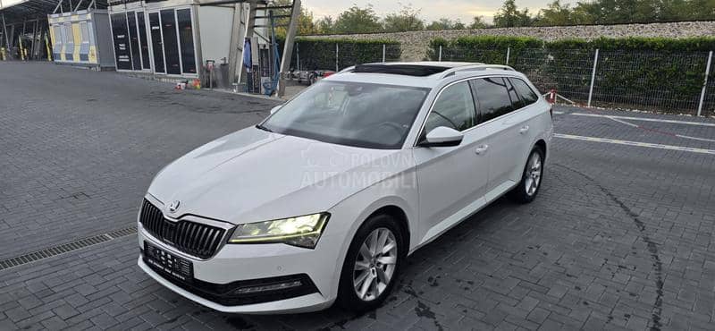 Škoda Superb AUT/PAN/car vertical
