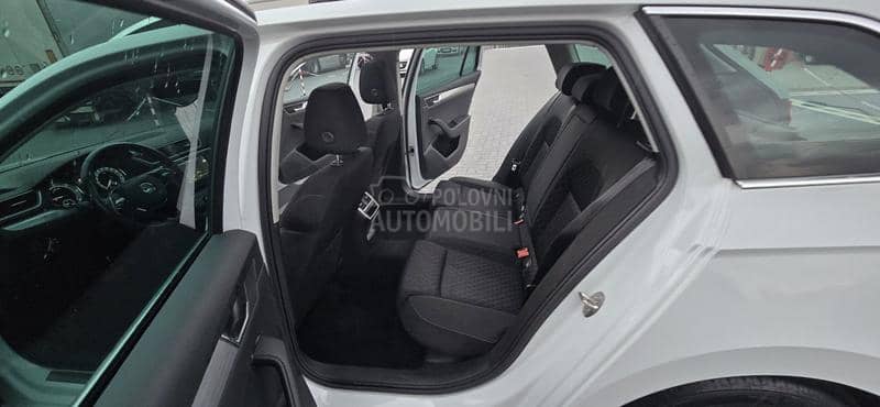 Škoda Superb AUT/PAN/car vertical