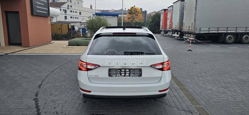 Škoda Superb AUT/PAN/car vertical