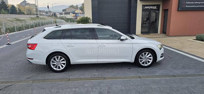 Škoda Superb AUT/PAN/car vertical