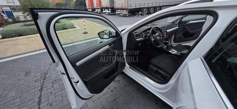 Škoda Superb AUT/PAN/car vertical