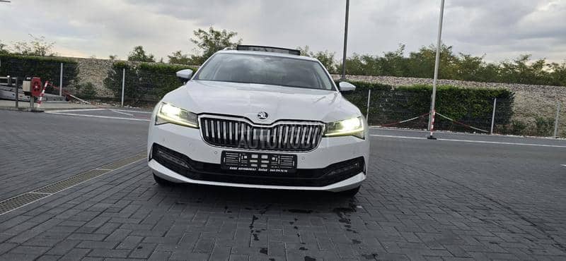 Škoda Superb AUT/PAN/car vertical