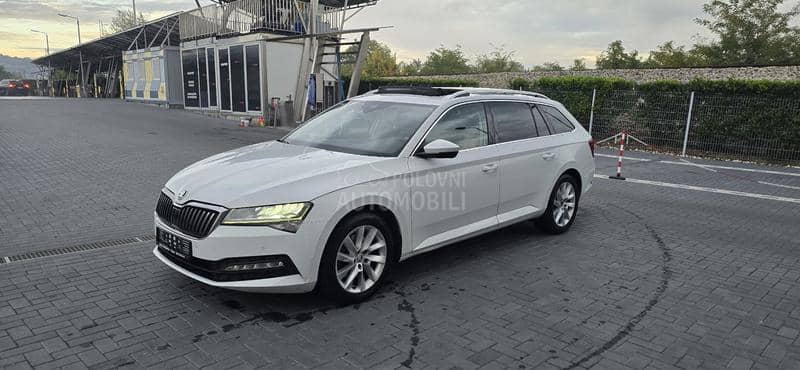 Škoda Superb AUT/PAN/car vertical