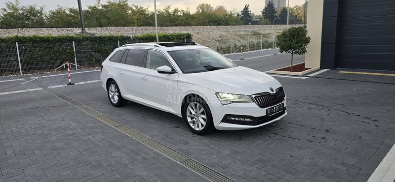 Škoda Superb AUT/PAN/car vertical