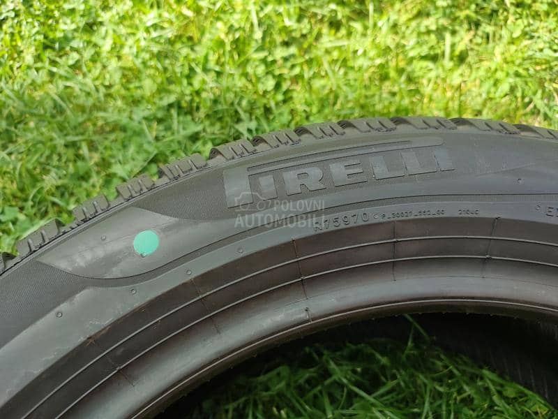 Pirelli 215/55 R17 Zimska
