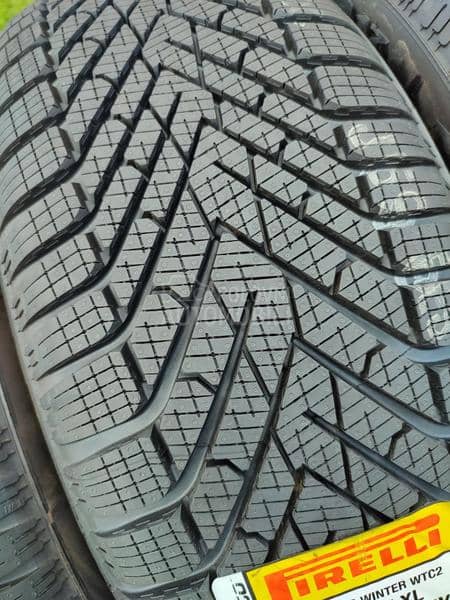 Pirelli 215/55 R17 Zimska