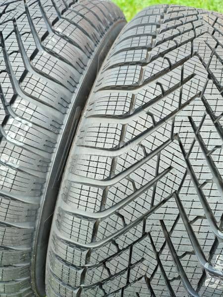 Pirelli 215/55 R17 Zimska