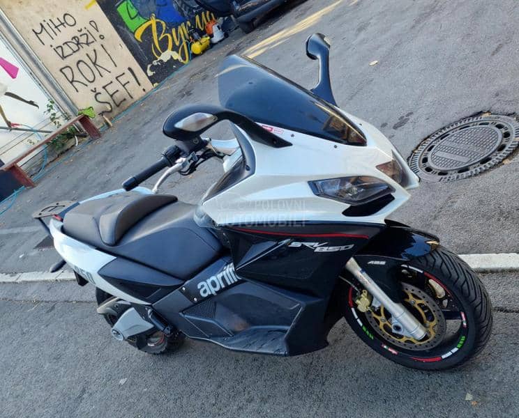 Aprilia SRV 850