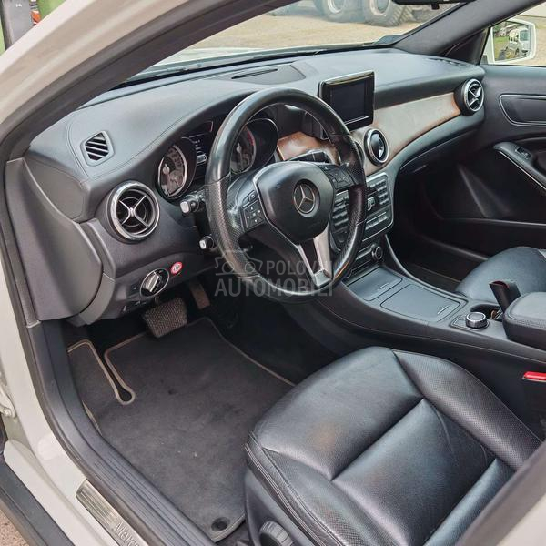 Mercedes Benz GLA 220 SUV