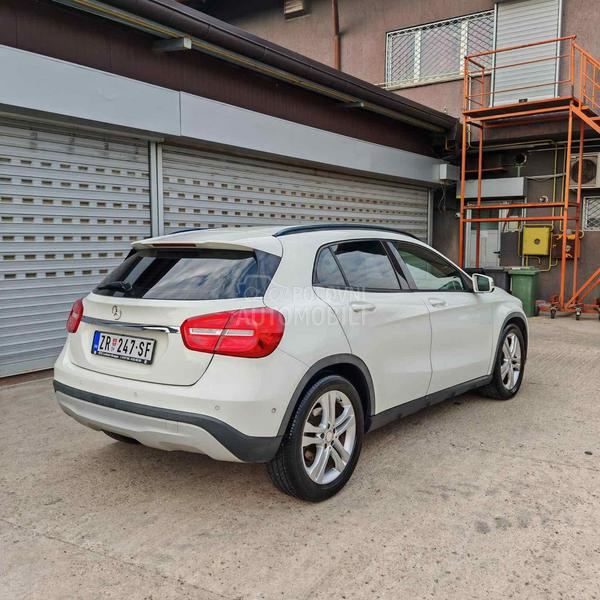 Mercedes Benz GLA 220 SUV
