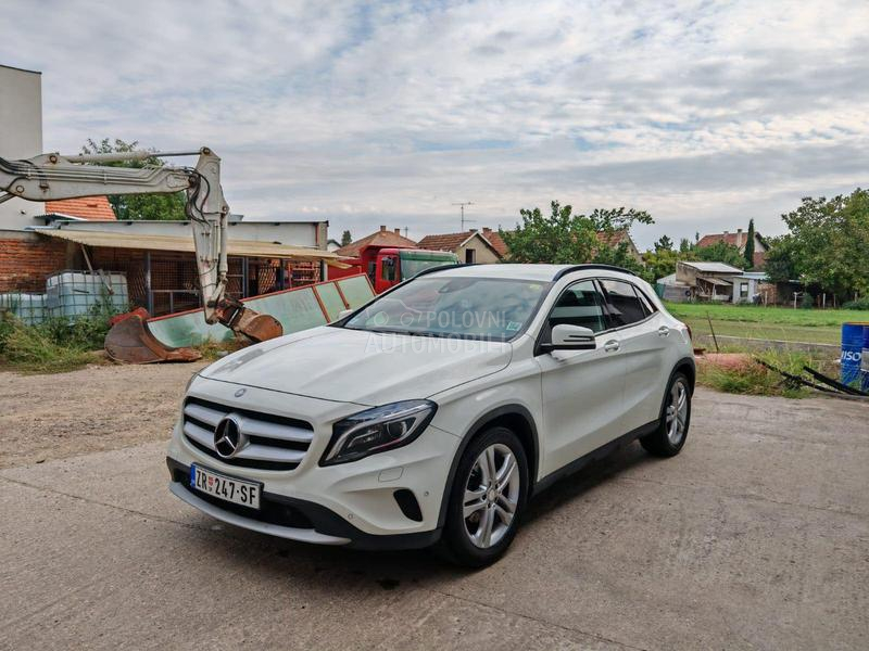 Mercedes Benz GLA 220 SUV