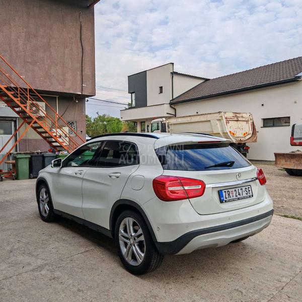 Mercedes Benz GLA 220 SUV